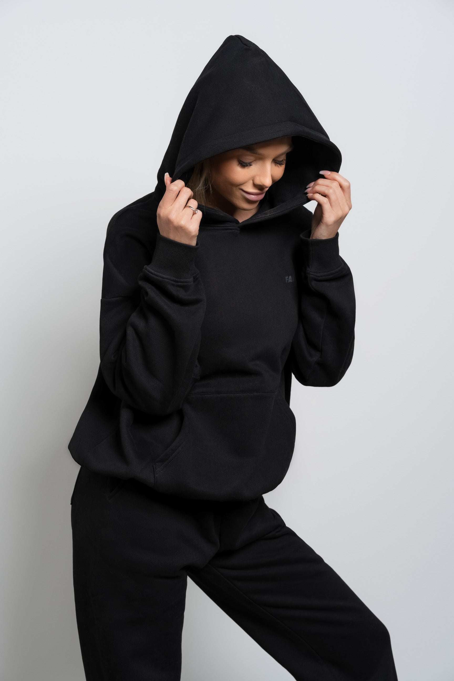 Black Essential Oversized Hoodie - for dame - Famme - Hoodie