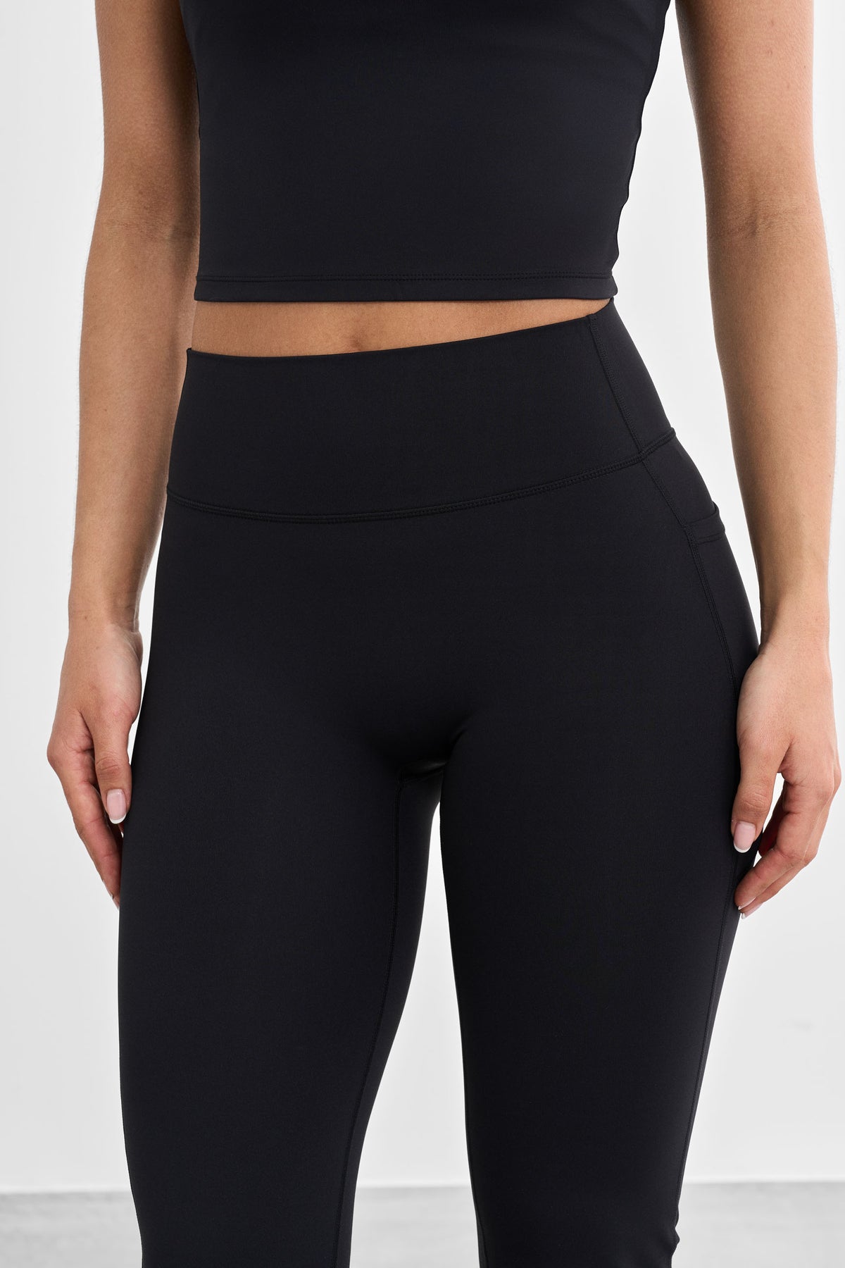 Signature Flared Pocket Leggings