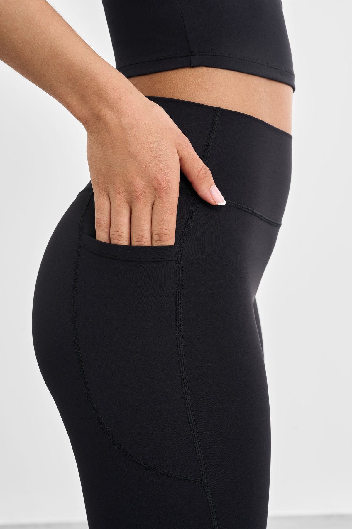 Signature Flared Pocket Leggings